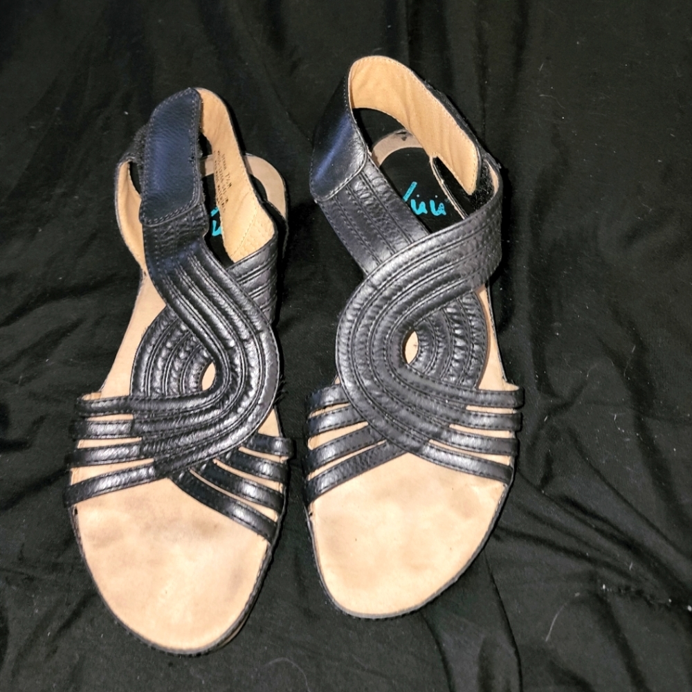 Yuu Black Gladiator style comfort sandals